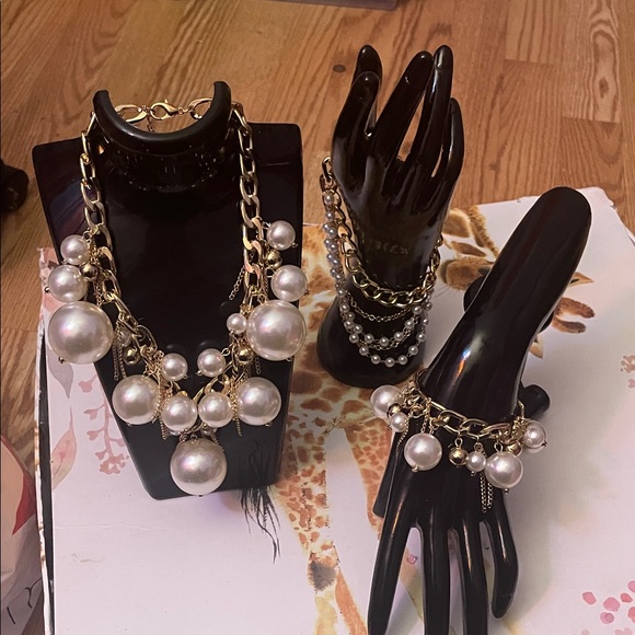 Jewelry - Three pieces elegant Akoya pearl choker necklace set including ankle bracelet